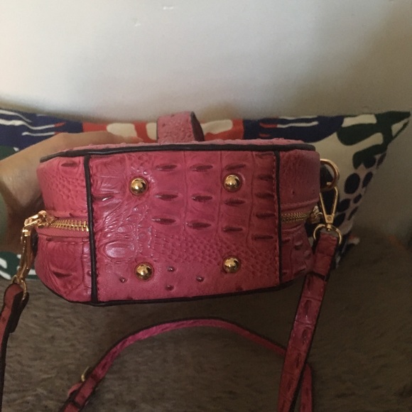 NWOT Ostrich embossed faux leather circle bag - Picture 6 of 6